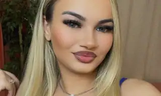 DaliaParis live in VR