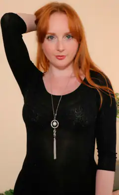 Daphne Red