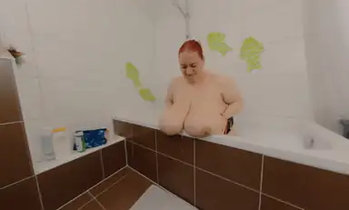 Sunni Takes a Bubble Bath