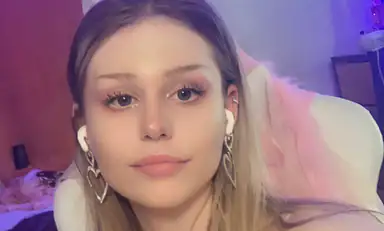 Mabels First VR Threesome