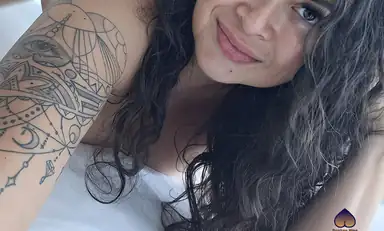 Big Booty Latina Meets Englsih Bbc